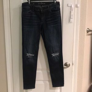 Distressed skimmer jeans
